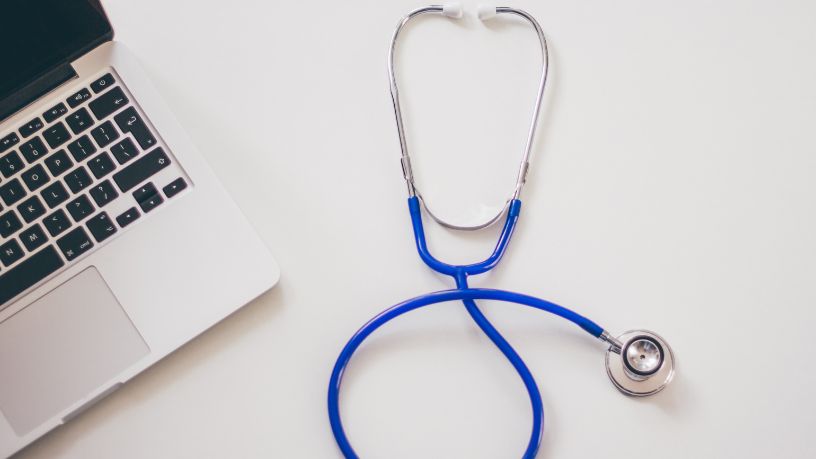 Governo Proíbe Educação a Distância para Medicina Direito e Outros Cursos em Nova Política do MEC: Impactos e Perspectivas