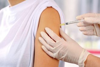 Vacinação contra dengue avança em São Paulo com dose única e amplia proteção até 59 anos