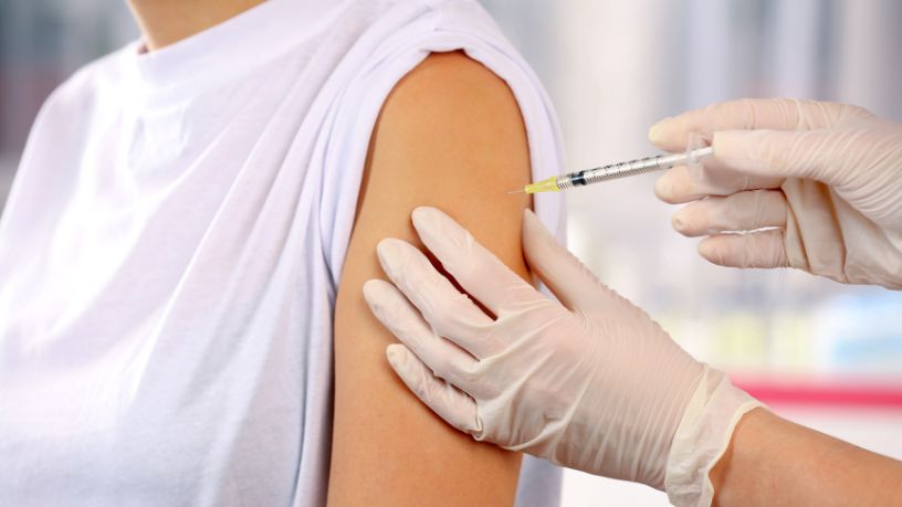 Vacinação contra dengue avança em São Paulo com dose única e amplia proteção até 59 anos