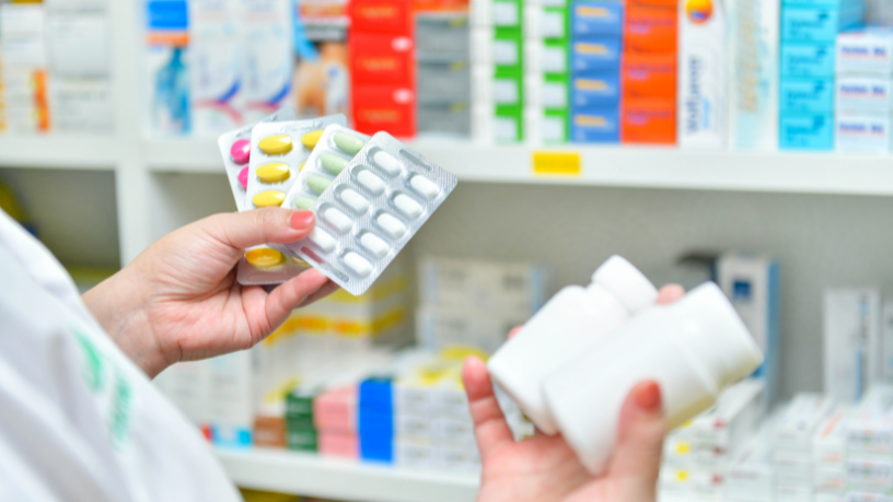 ANVISA reforça alerta sobre medicamentos falsificados: como identificar riscos e proteger a saúde em 2026?