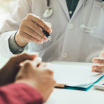 Políticas de saúde no Brasil ampliam debate sobre futuro do SUS e desafios da medicina pública