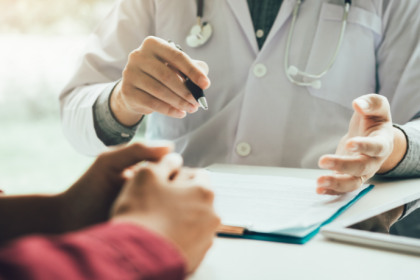 Políticas de saúde no Brasil ampliam debate sobre futuro do SUS e desafios da medicina pública